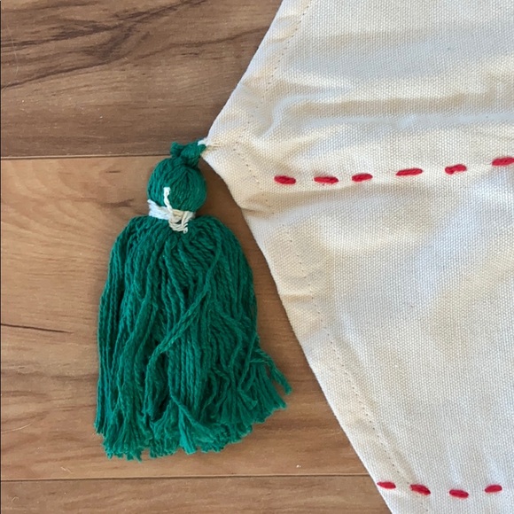Mud Pie Red and Green Tassel Tree Skirt - Picture 11 of 16